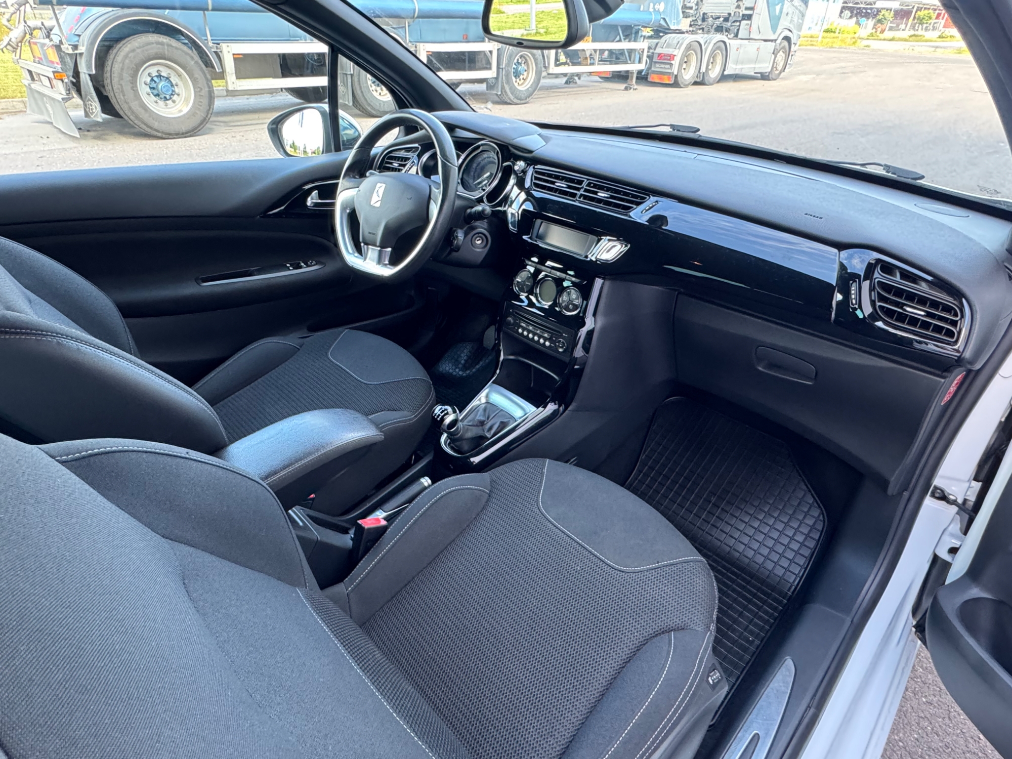 Citroen DS3 1.6 e-HDi Airdream 2013, bild 7/46