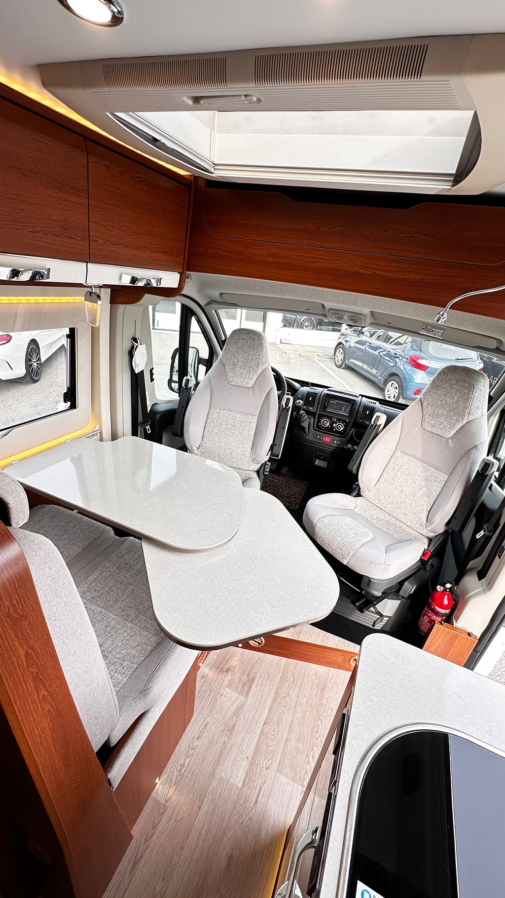 Rapido V68 1 Ägare, Långbädd, Dragkrok thumbnail