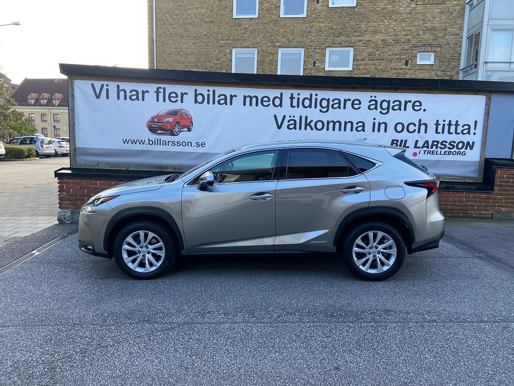 Lexus NX 300h AWD 2.5 AWD E-CVT Executive 