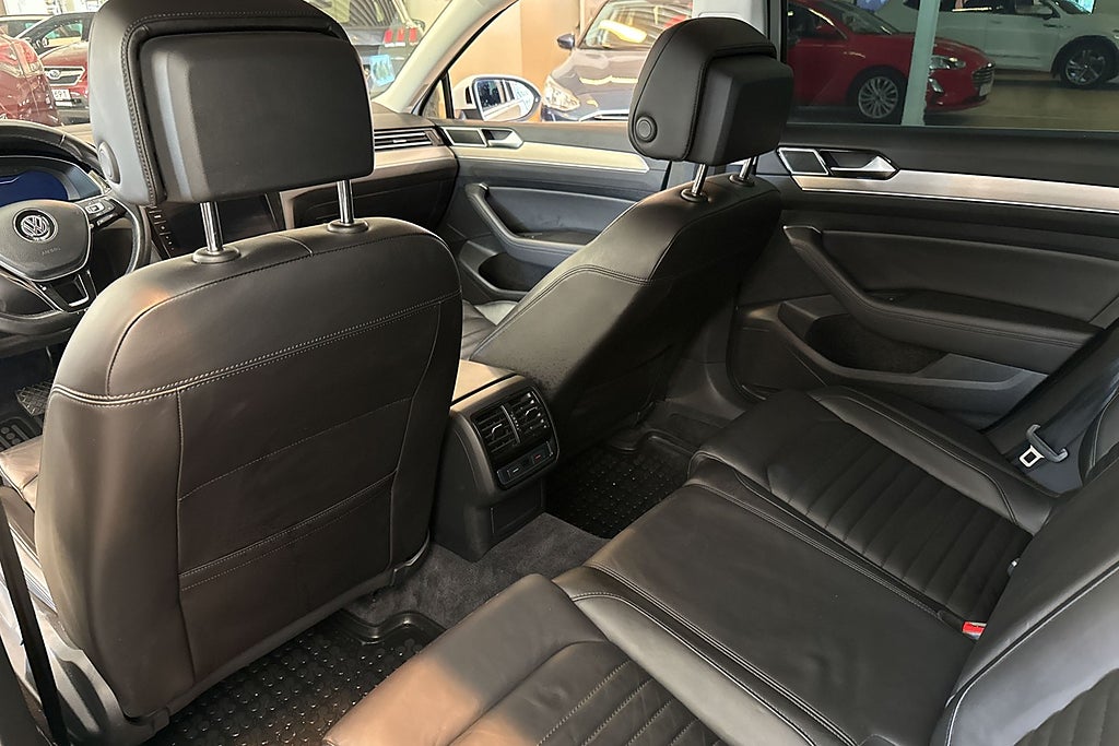 Volkswagen Passat Sportscombi 2.0 TDI 4Motion GT Drag Värmare Kamera V-hj miniatyr 15