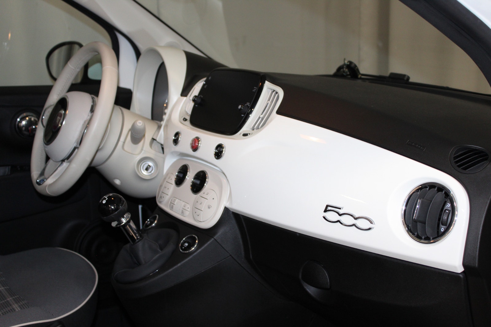 Fiat 500 1.2 69hk Lounge, Panorama, S&V-hjul, Lågmil 2019 - miniatyr 21