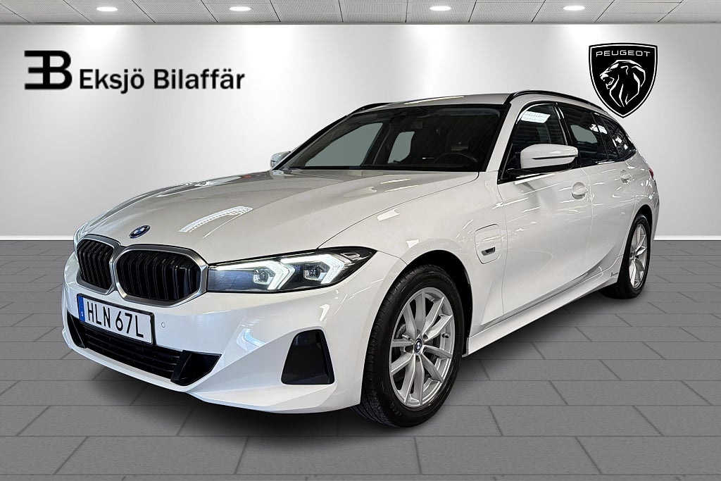 BMW 330e 292hk Touring Steptronic *Drag,Värmare,H/K Soundsystem*
