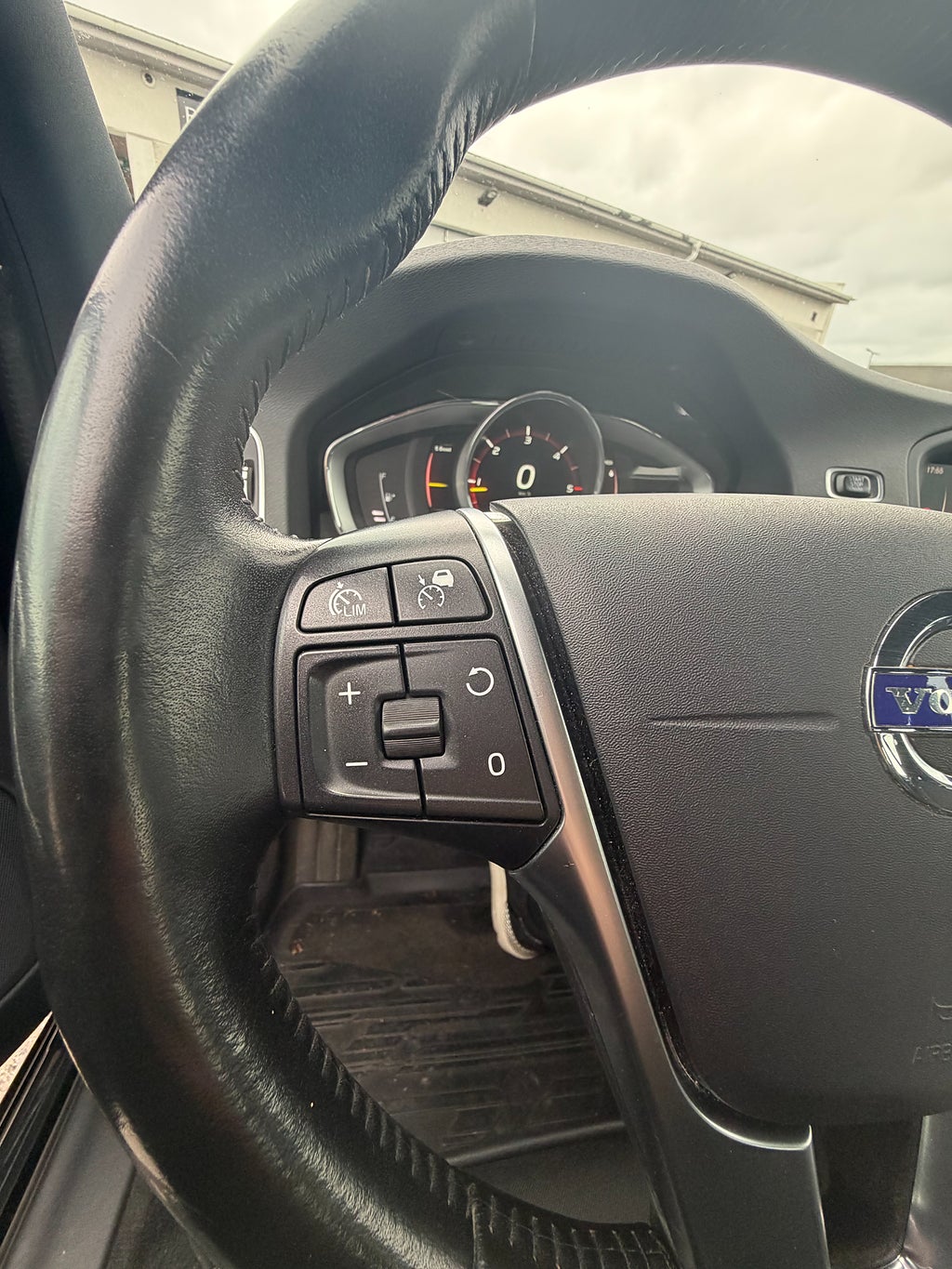 Volvo V60 D5 Plug-in Hybrid AWD Business Adv Drag Voc Blis