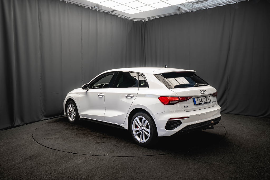 Audi A3 45 TFSI e Plug-in S-Line LÄDER DRAG CARPLAY 245hk