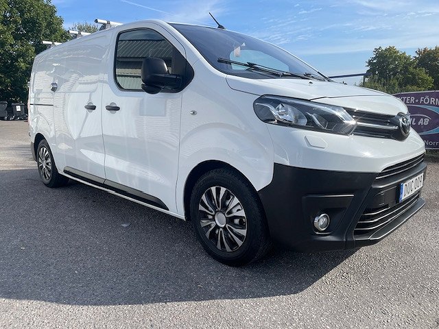 Toyota ProAce Skåpbil 1.6 D-4D Euro 6 LÅG MIL NY BES