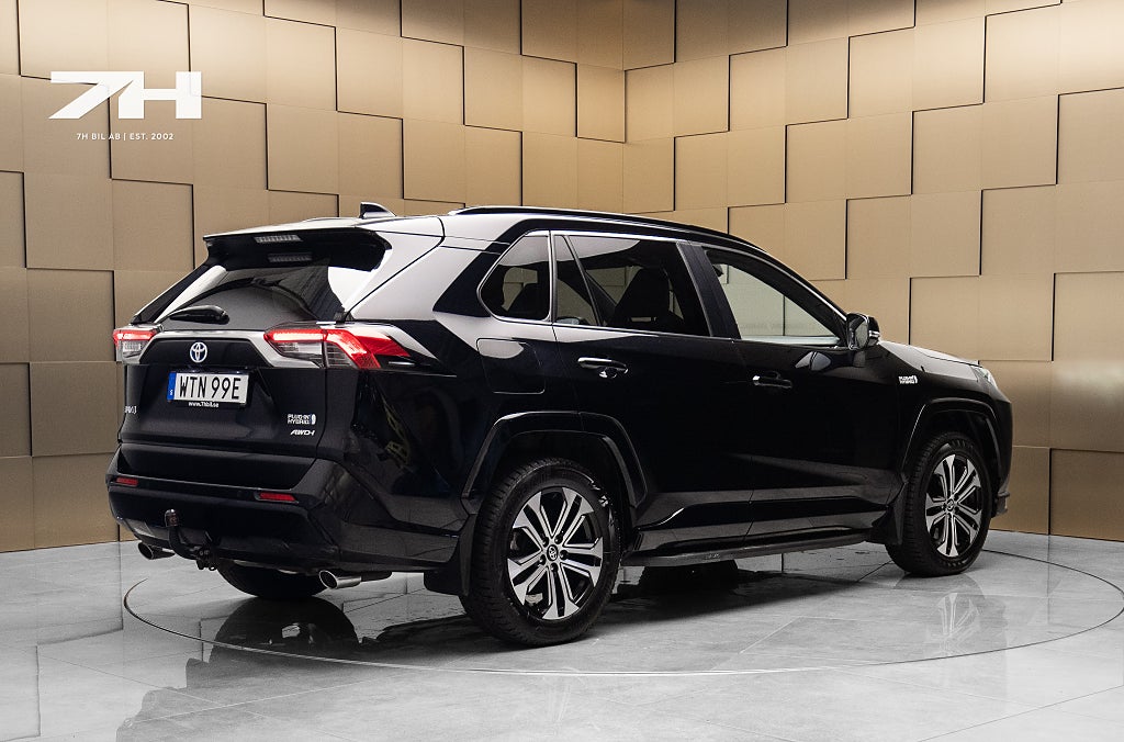Toyota RAV4 Plug-in Hybrid X-Edition / JBL / Backkamera / Drag