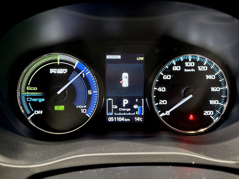 Bild på Mitsubishi Outlander Komfort 2.4 PHEV 224hk Aut 4WD - B-KAMERA, DRAG