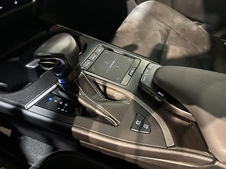 Lexus UX 250h E-Four CVT Rattvärme Kamera Psens CarPlay SoV