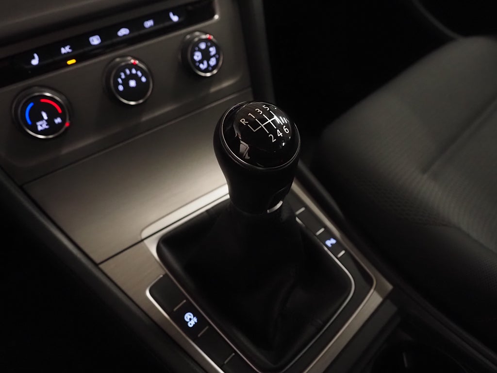 Volkswagen Golf Sportscombi 1.2 TSI 110hk Parkeringssensorer 2017