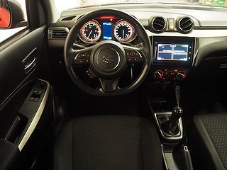 Halvkombi Suzuki Swift 16 av 23