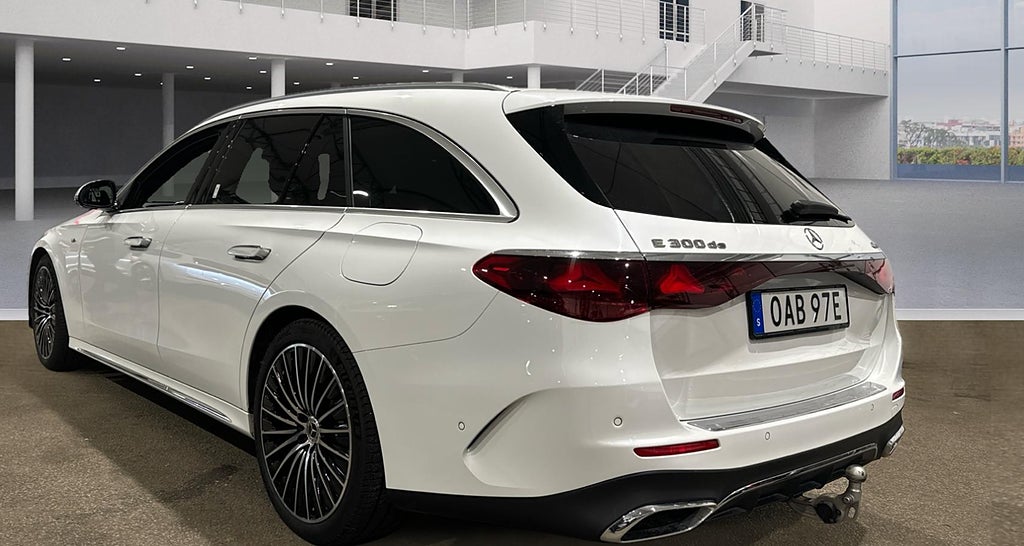 Mercedes-Benz E 300 de 4MATIC AMG Superscreen 20tum Läder - bild 2