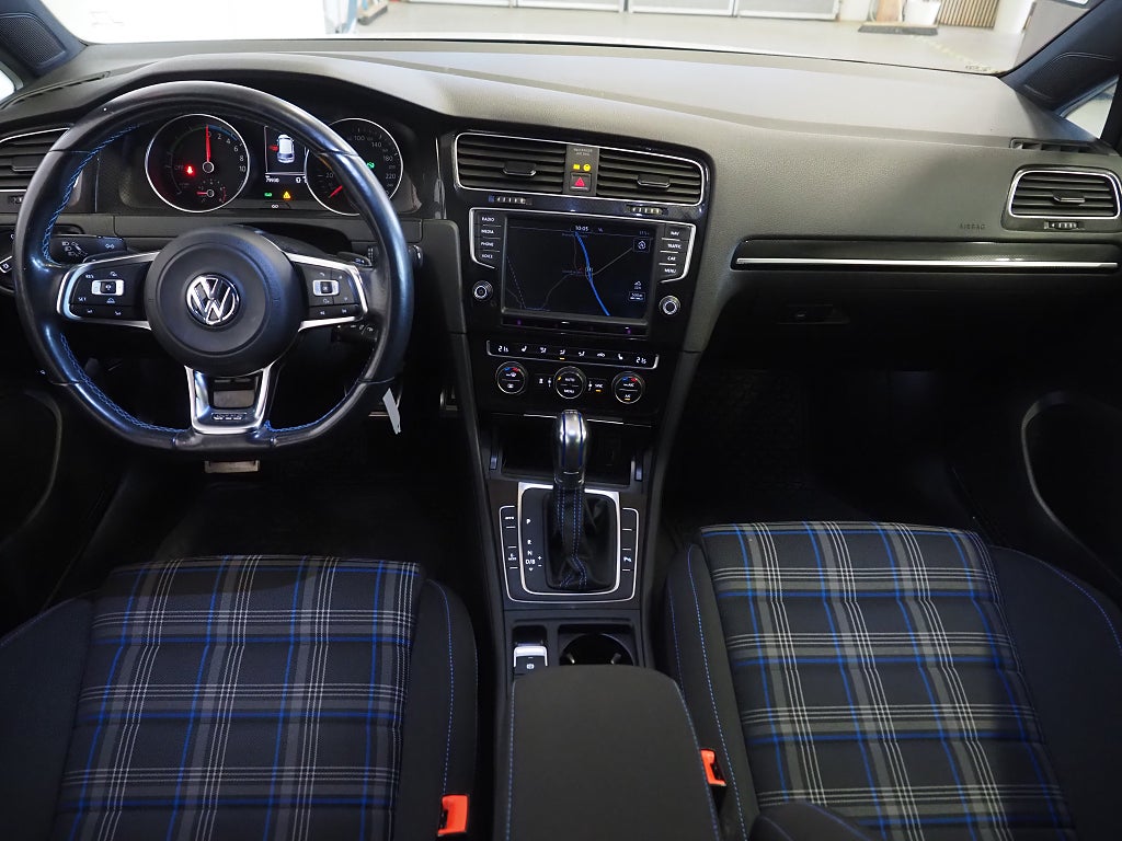 Volkswagen Golf GTE 1.4 TSI DSG 204hk | Drag | Värmare | Navi | 2016