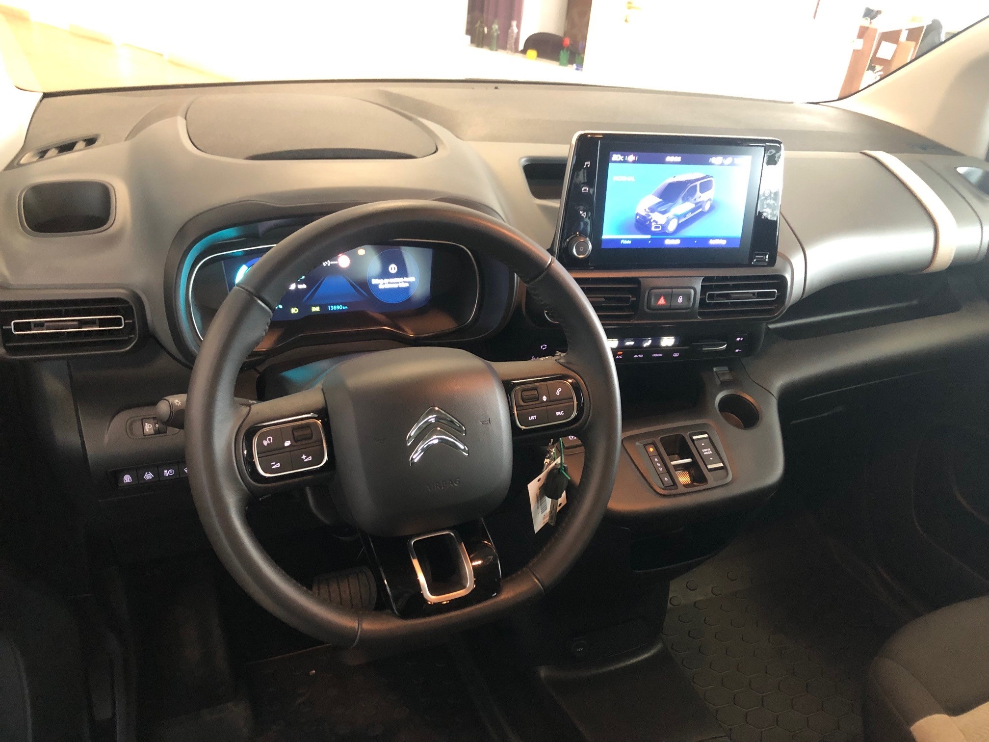 Citroen E-Berlingo Multispace Shine 2022, photo 6/38