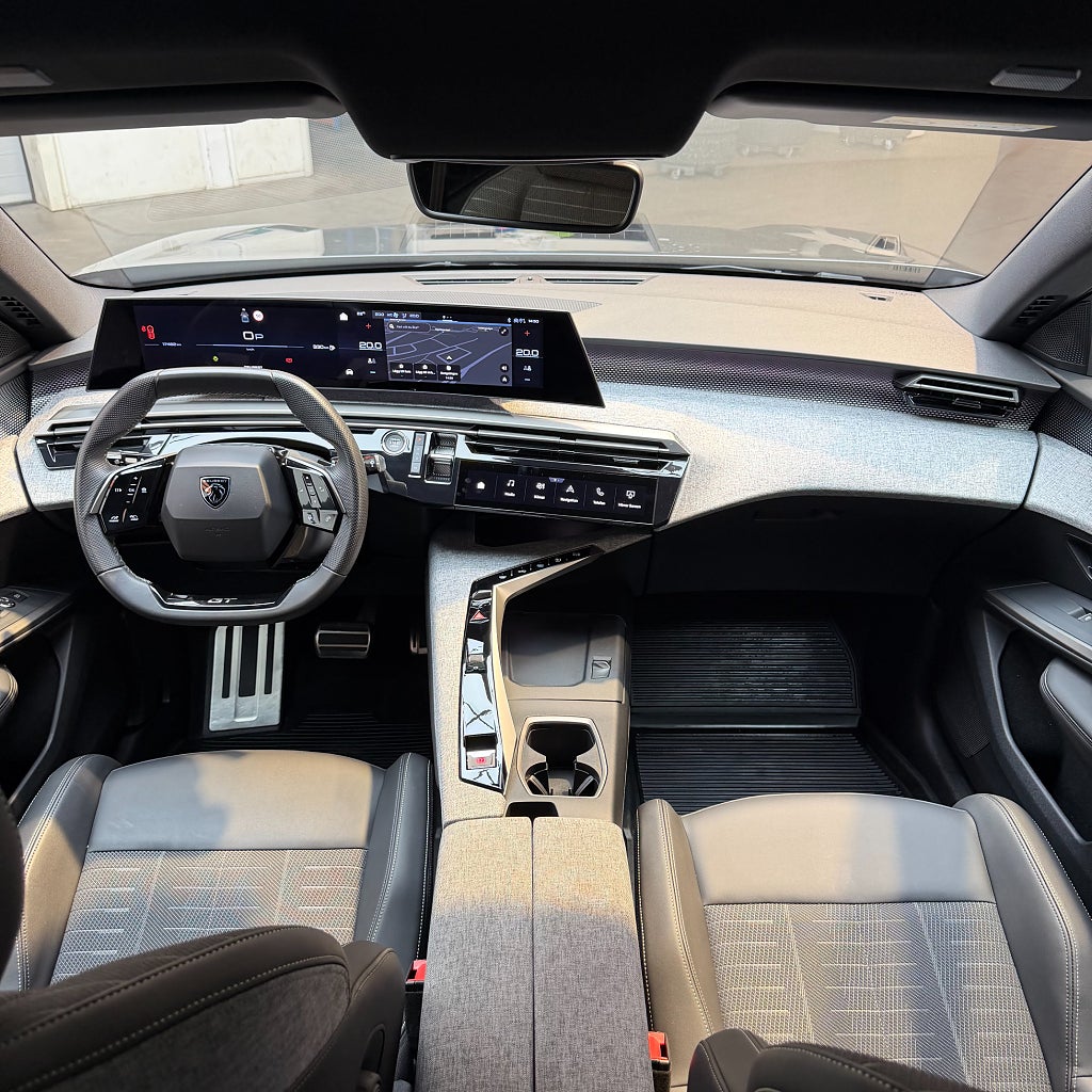 Peugeot 5008 HYBRID 136 e-DSC GT 7-Sits Cockpit Navi Backkamera MOMS