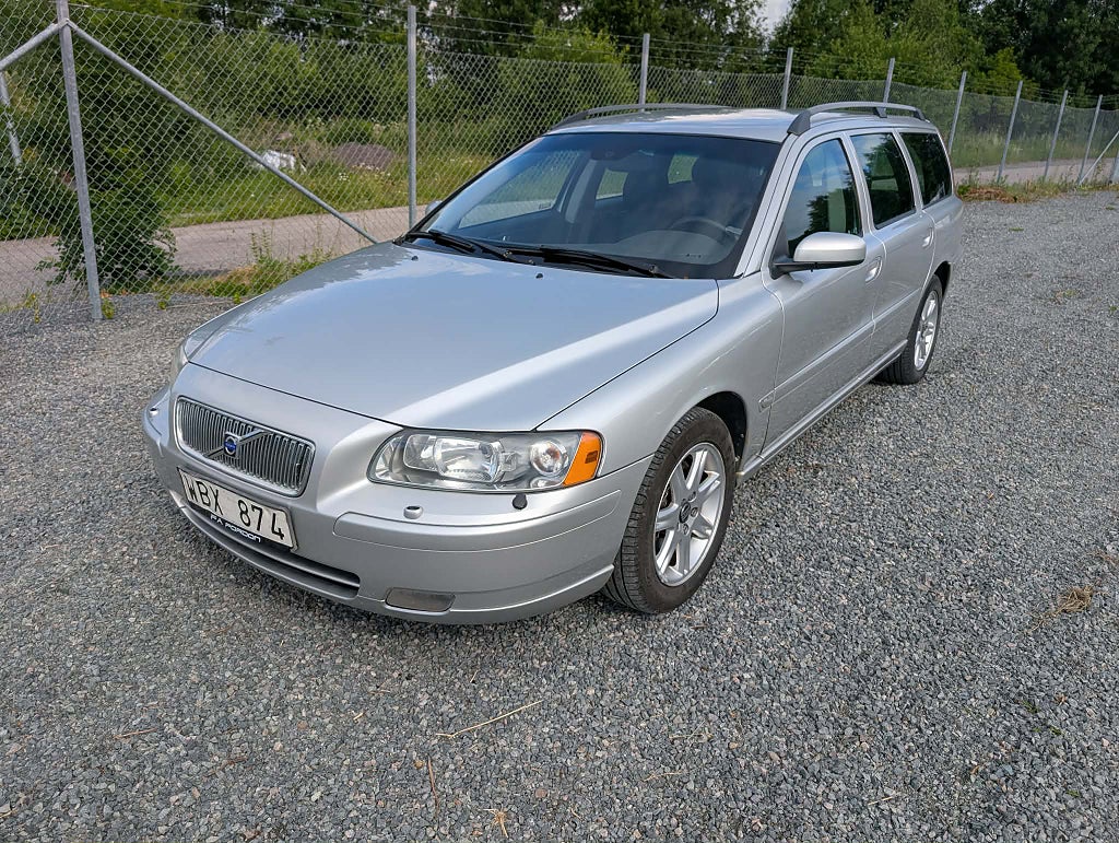Volvo V70 2.5T Momentum, Elstol, Drag, Nybesiktigad