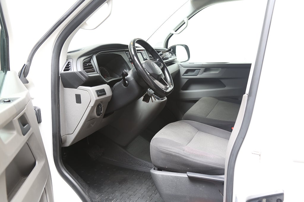 Volkswagen Transporter T30 2,0 TDI 150hk SCR Skåp DSG Värmare Drag Leasbar 2024