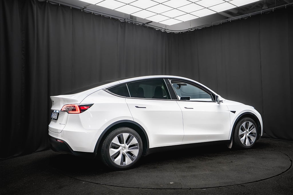 Tesla Model Y Long Range AWD DRAG PANO KAMERA MOMS 1-ÄGARE