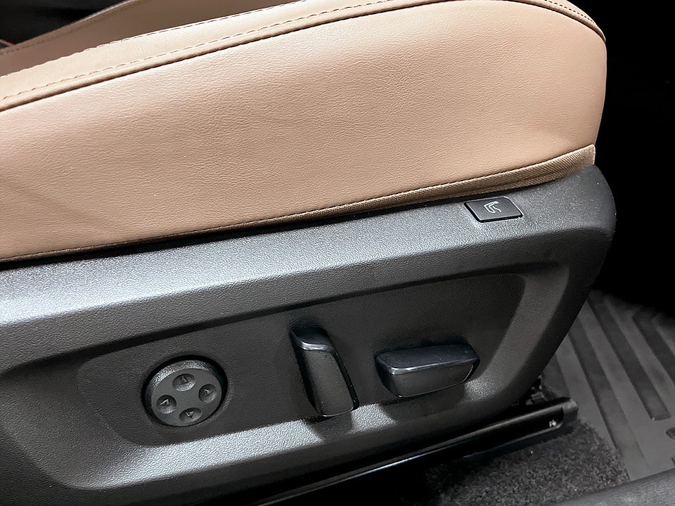 Bild på Mitsubishi Outlander Instyle+ PHEV 306hk Aut 4WD PANO B-KAMERA ELSTOL