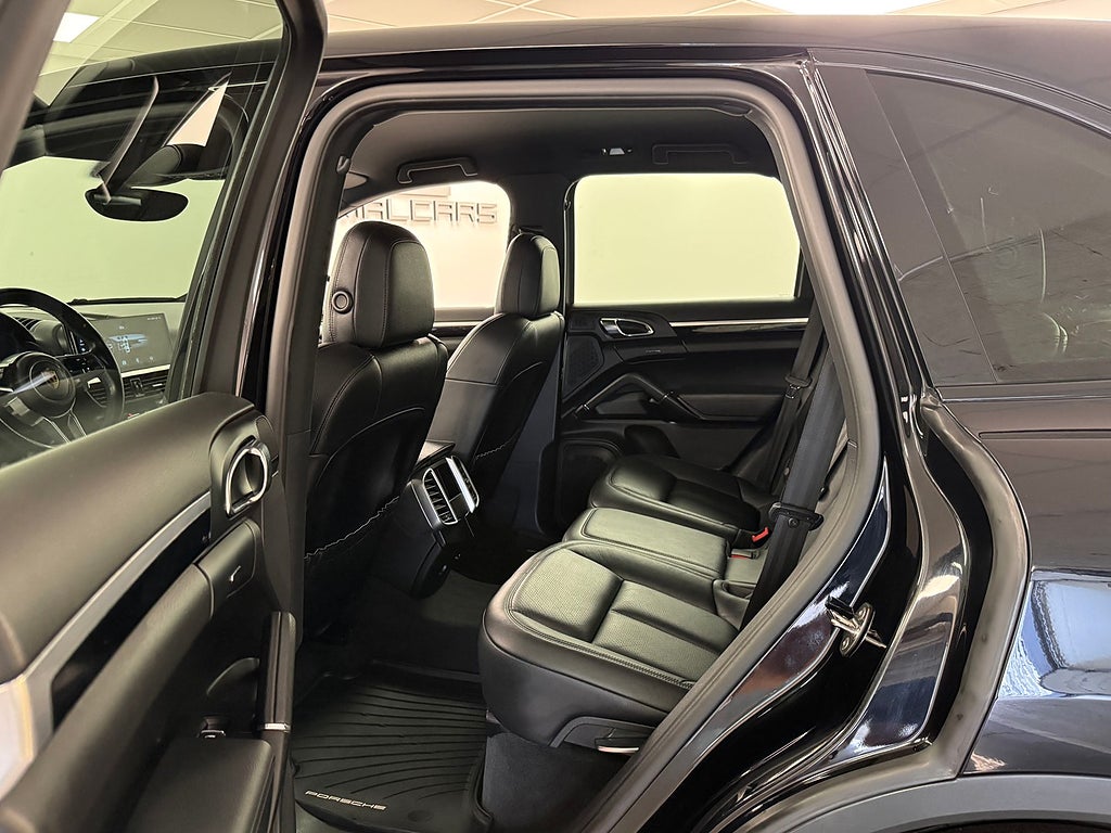 Porsche Cayenne 2016 - miniatyr 11