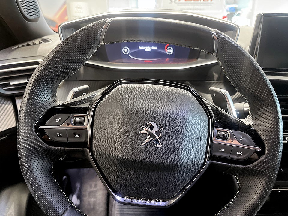 Bild på Peugeot 2008 GT 1.2 PT 130hk Aut B-KAMERA CARPLAY