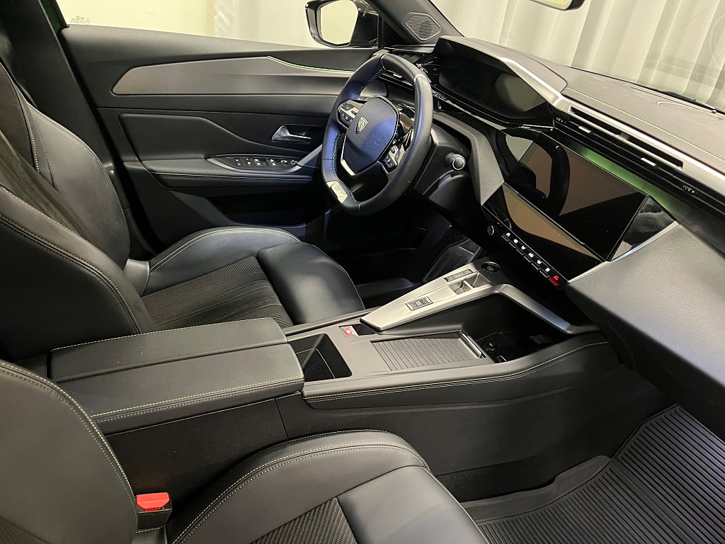 Peugeot 308 GT 1.2 PureTech 130 AUT 5D thumbnail