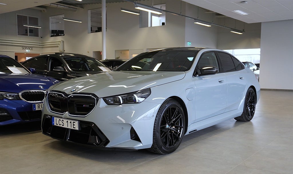 BMW M5 Sedan B W Keramiska Ulitimate Package DAP | Ränta 3,99%