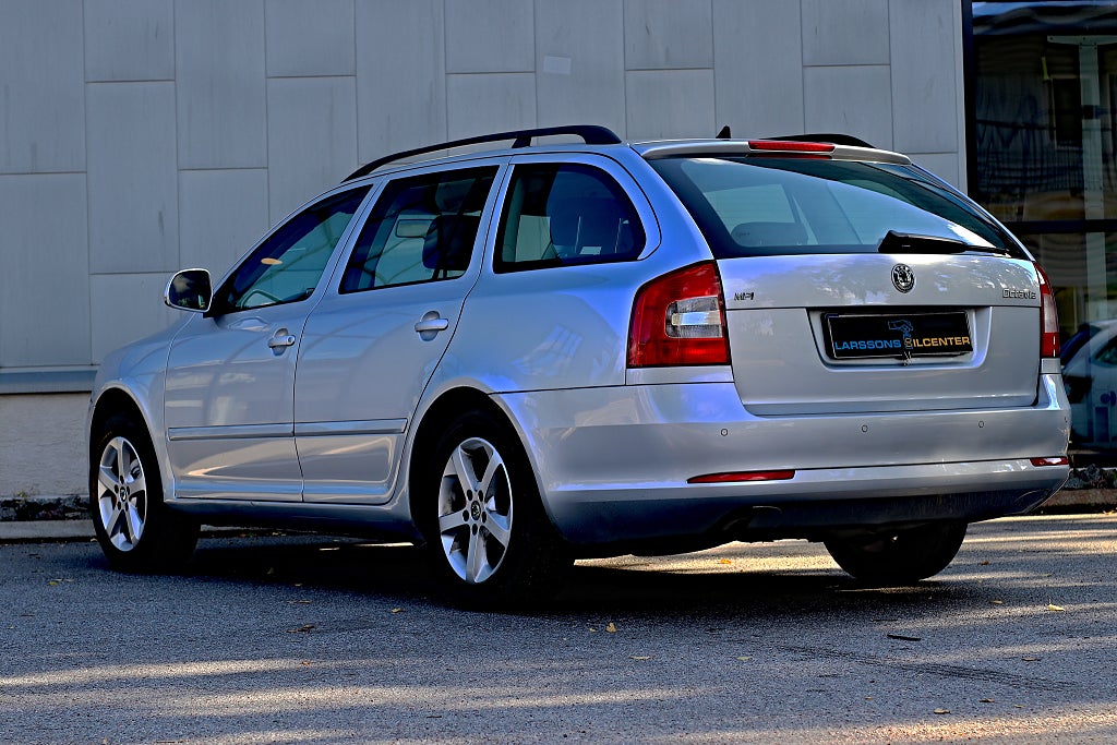 Skoda Octavia Kombi 1,6 / 1-ÄGARE/.   SÅLD