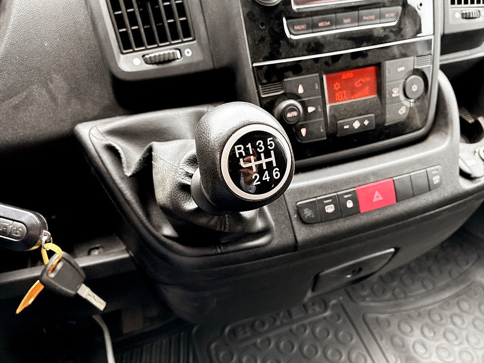 Bild på Peugeot Boxer PRO+ 2.2 BlueHDi 140hk L3H2 DRAG