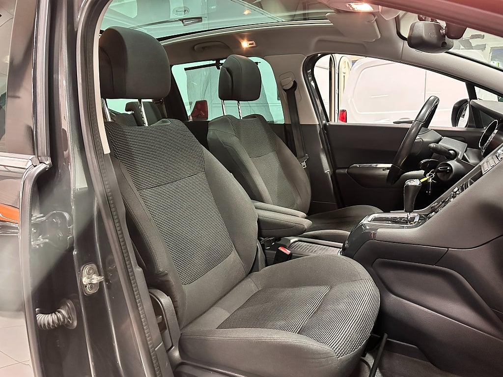 Peugeot 5008 Allure 1.6 BlueHDi 7-sits 120hk B-kam, Navi, Panorama thumbnail