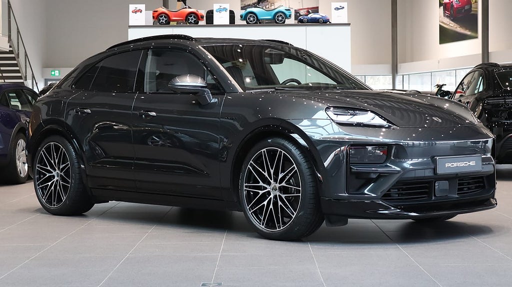 Porsche Macan Turbo Electric