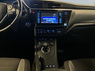 Toyota Auris Hybrid e-CVT Active Plus Kamera Navi Skinn S&V-hjul – bild 10