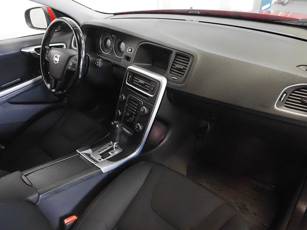 Volvo V60 T4F 180hk Aut Kinetic |Drag|Värmare|Keyless| 2012