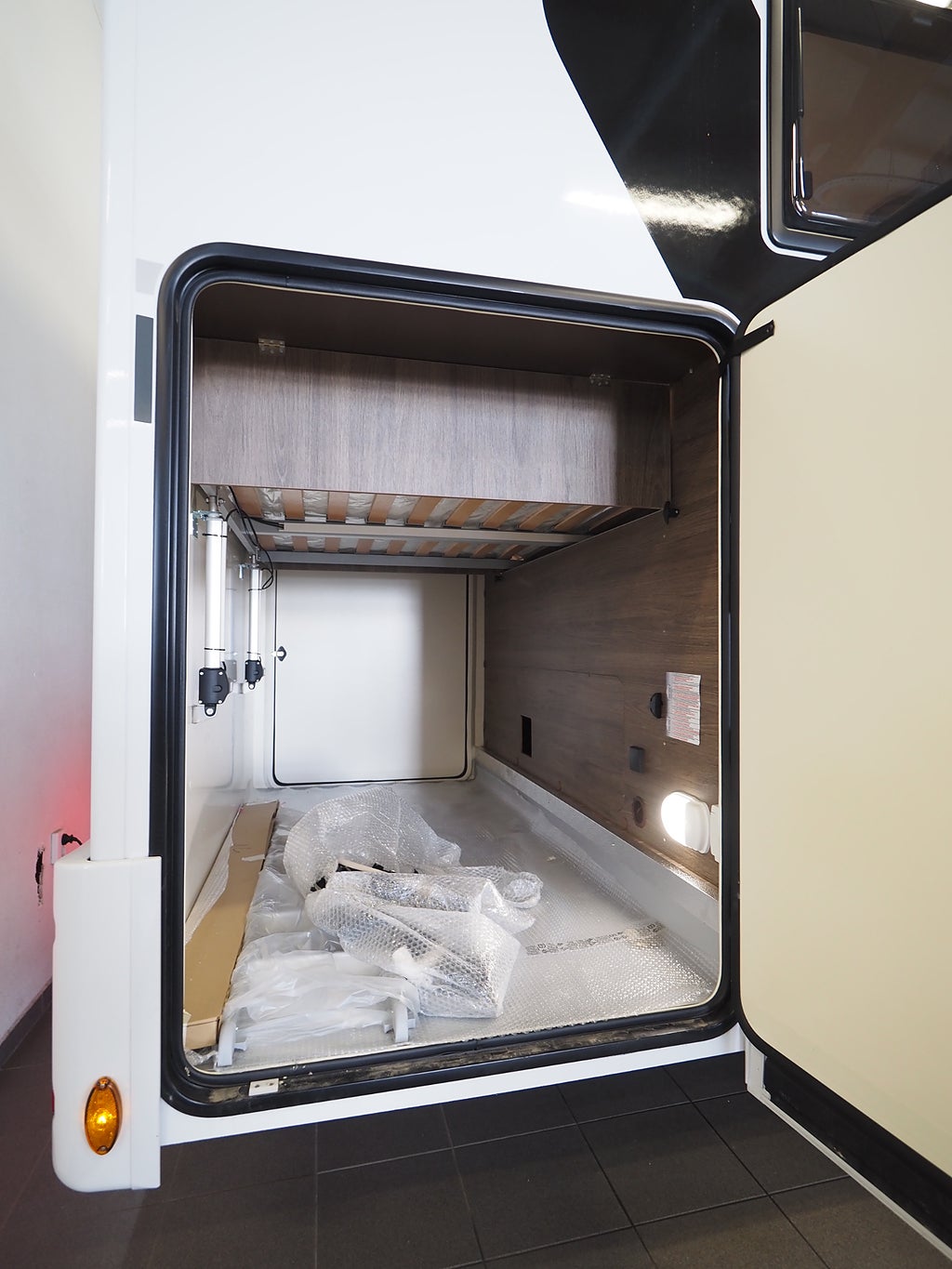 Ci Magis 67 XT  Aut I Solcell I Backkamera I Queensbed