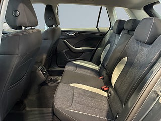 Skoda Kamiq 1.0 TSI Style Drag Kamera Rattvärme CarPlay Psens S&V – bild 13