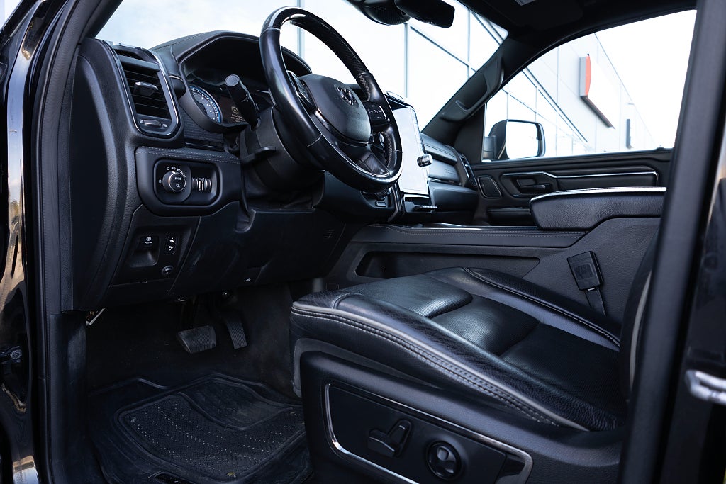 RAM 1500 5.7 V8 HEMI Limited Night Edition Nya bromsar Cut-Out