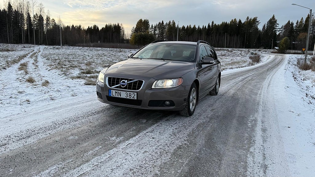 Volvo V70 2.5FT Geartronic Momentum M-Värm V-Hjul Drag