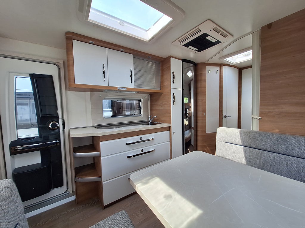Hobby De Luxe 545 KMF Barnkammare, AC, Mover, Nytt Tält