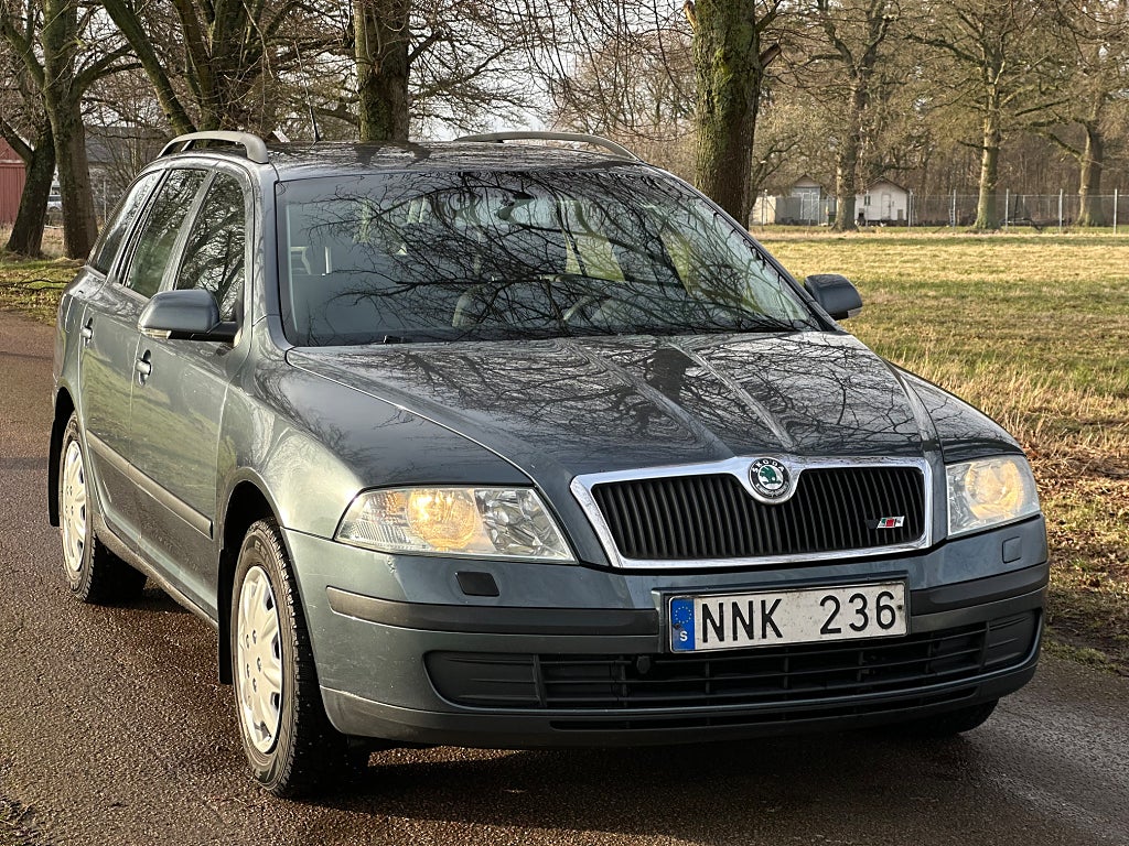 Skoda Octavia 1.6 MPI Svensksåld, Dragkrok, Går bra i motor / låda,