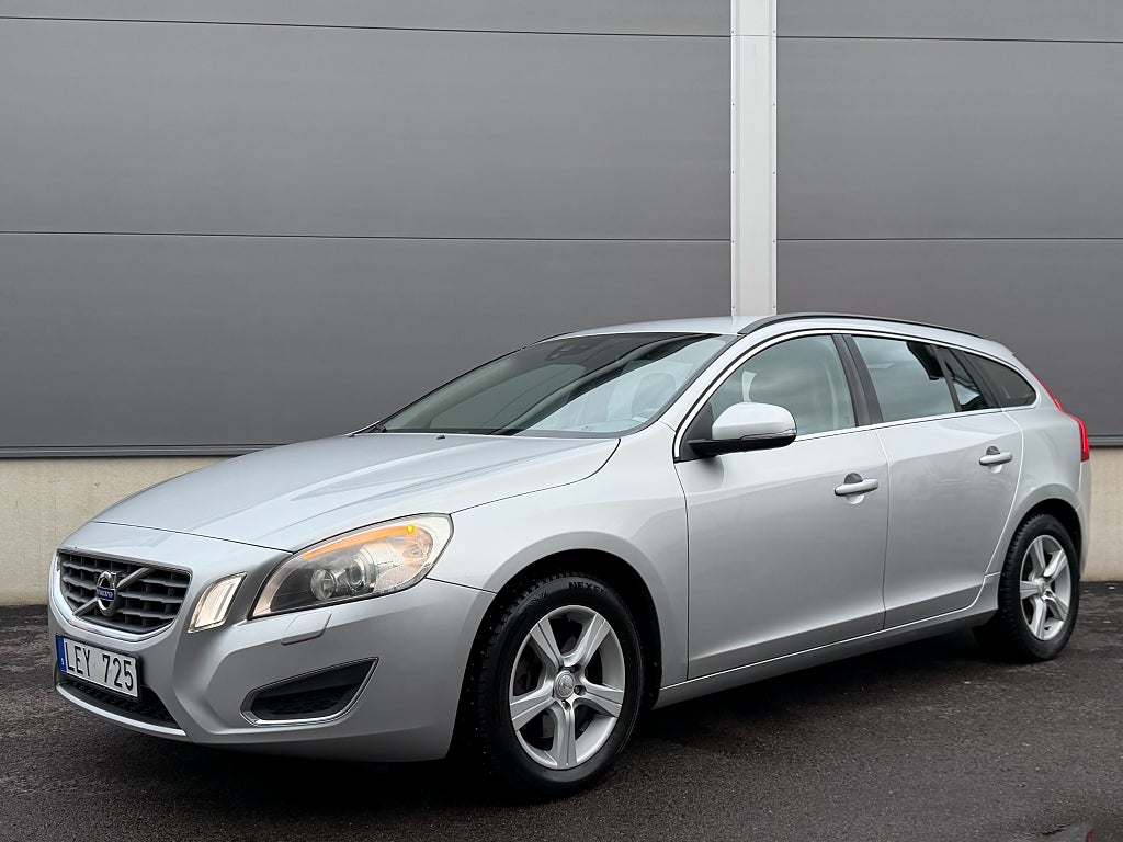 Volvo V60 D3 163hk Geartronic Momentum Dieselvärmare, Dragkrok S&V