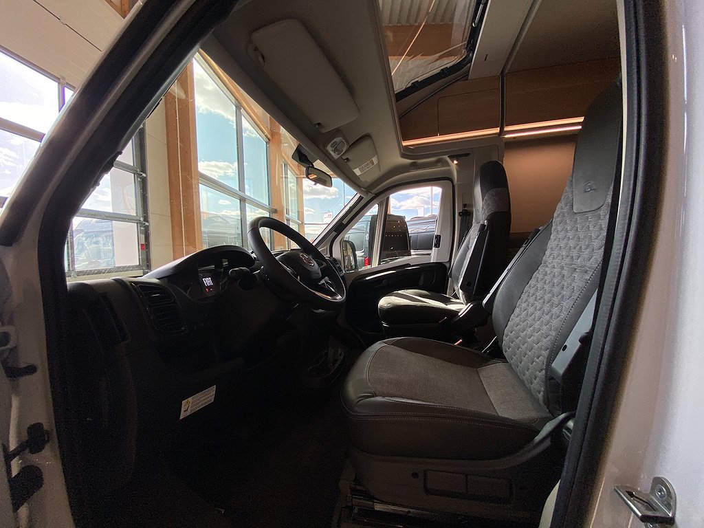 Adria Matrix Plus 670 SL / ALDE / Taksäng / 5 bältad / Auto - Adria