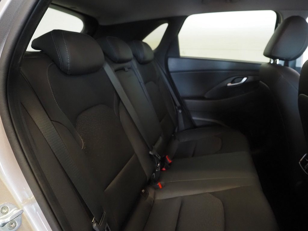 Hyundai i30 1.4 T-GDi 140hk Premium Navi M-Värm Kamera 2018