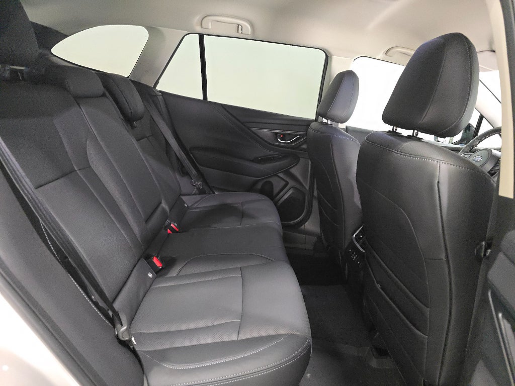 Subaru Outback Limited AWD XFuel | V-Hjul Drag M-Värm