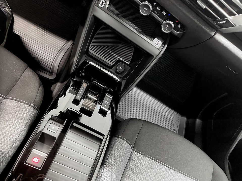 Bild på Citroën e-C4 Feel 50kWh 136hk Aut RATTVÄRME P-SENSORER