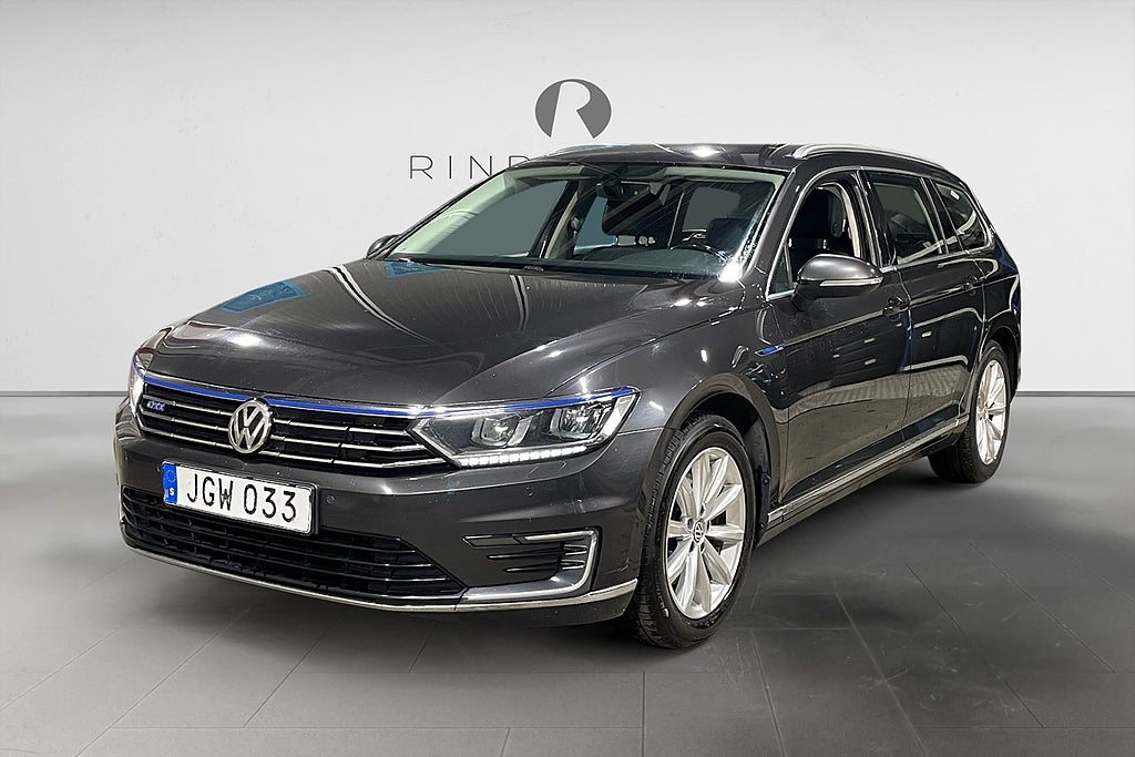 Volkswagen Passat Variant 1.4 TSI 218 HK AUT GTE DRAG B-VÄRM B-KAMERA 17"