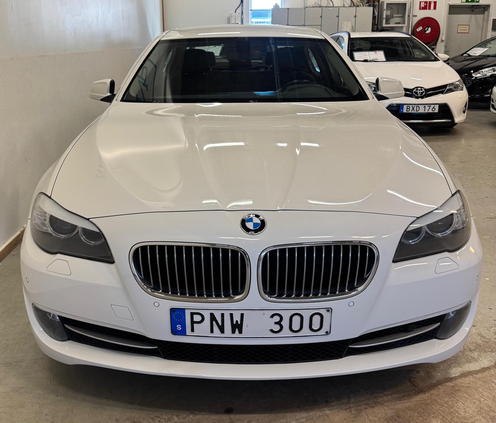 BMW 520 d Sedan Euro 5 2013, bild 2/49