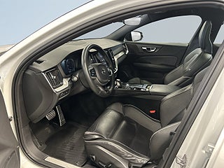 Volvo V60 Recharge T6 AWD Automat R-Design Drag/Värmare/S&V-Däck – bild 7