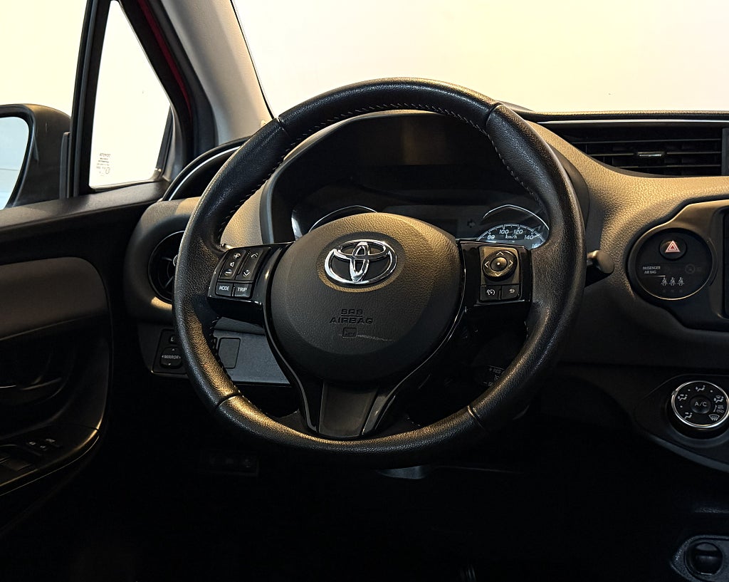 Toyota Yaris 5-dörrar 1.5 VVT-iE Active Euro 6  B-KAMERA LÅGMIL NYBE