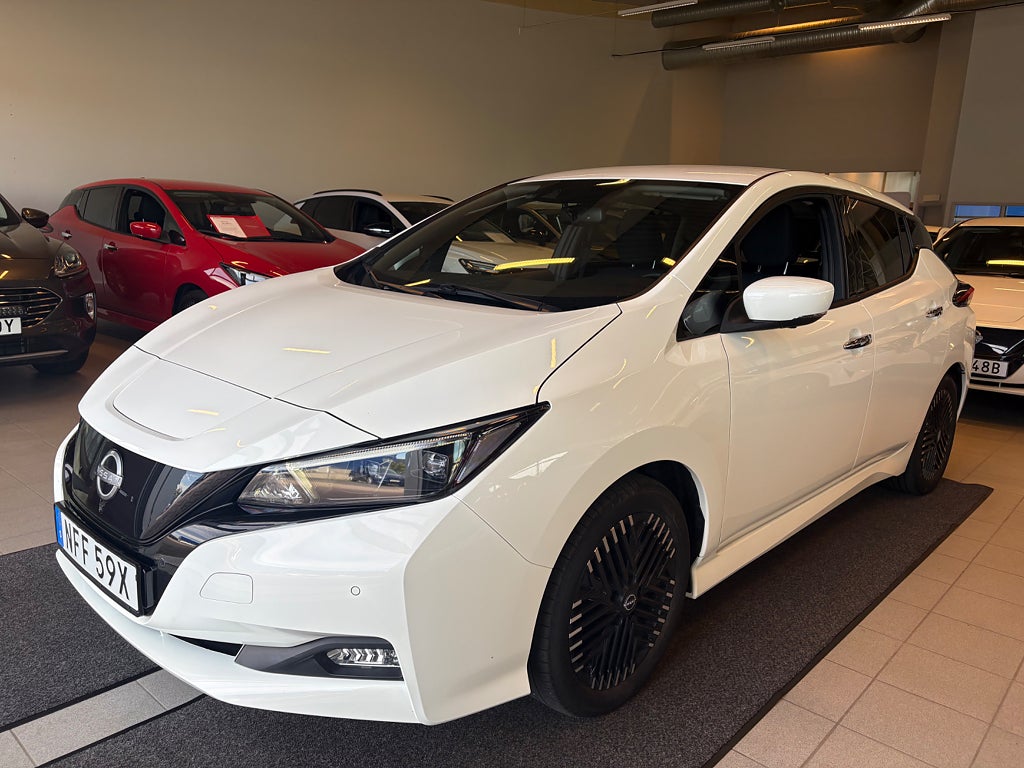 Nissan Leaf N-Connecta 39 kWh navi 360 kamera 3,99% ränta! 