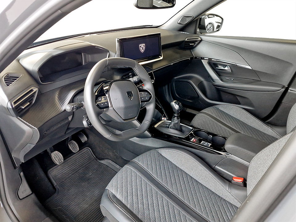 Bild på Peugeot 2008 Allure 1.2 PT 130hk CARPLAY P-SENSORER