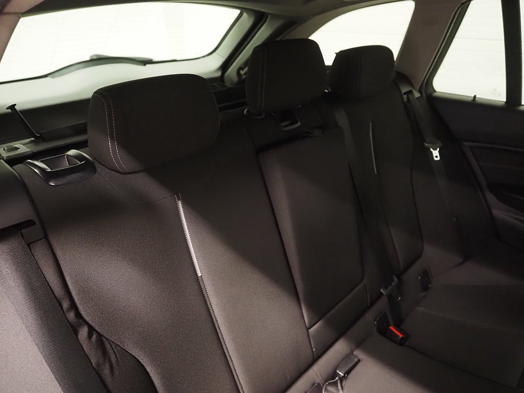 BMW 318 d Touring Steptronic Sport line PDC Farthållare 2015